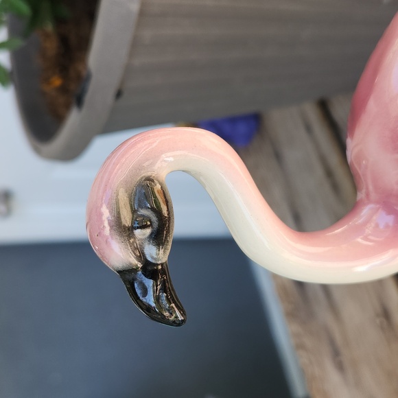 Vintage 1950's MCM Era Pink Flamingo Ceramic Figurine Green Palm Leaf Accents - Picture 3 of 15
